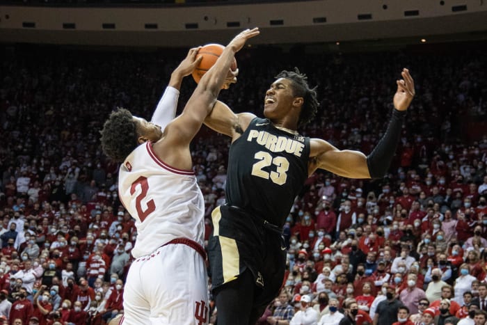 Michael Durr guards Jaden Ivey.